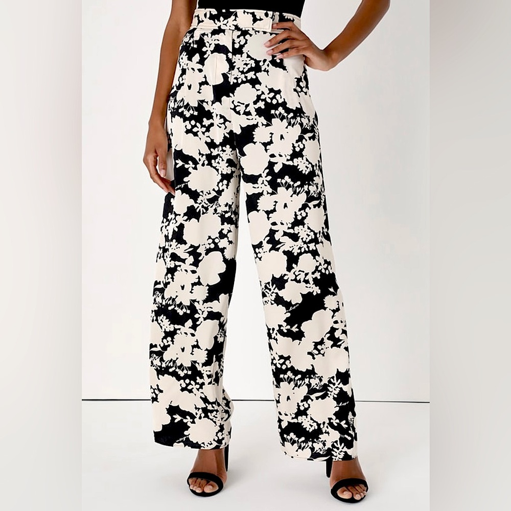 Size small, chic floral pants! Never worn.